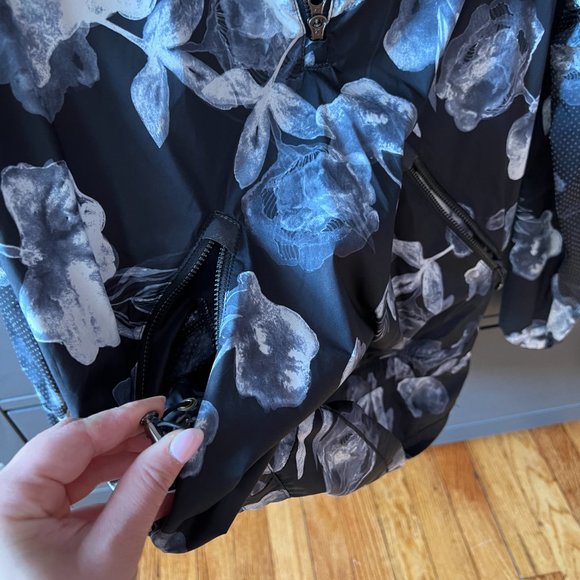 vintage lululemon rain pullover - Picture 10 of 10